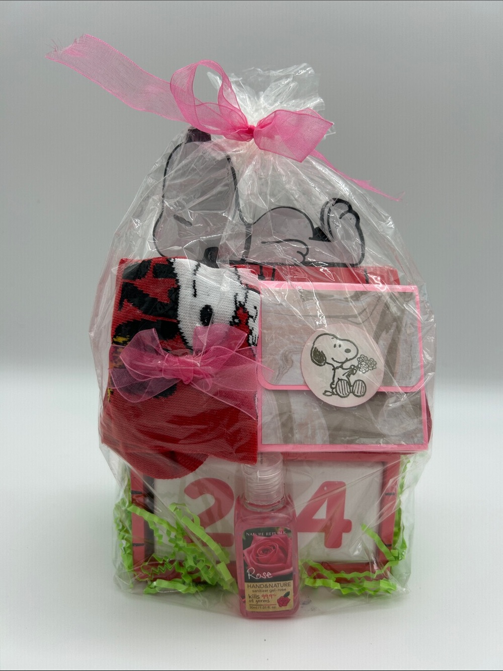 Snoopy Gift Set Perpetual Calendar, Post-it Note, Socks, Hand Sanitizer Set NEW!